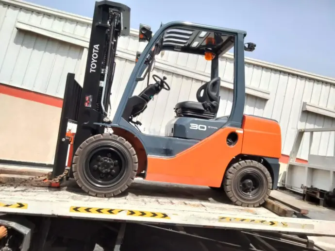 5-ton forklift rental for warehouse operations in Dubai Maritime City