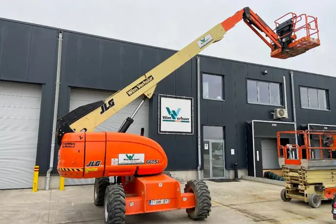 Man lift rental for high-access work in Dubai Maritime City